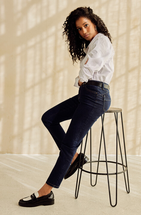 Model in Lilly Jeans