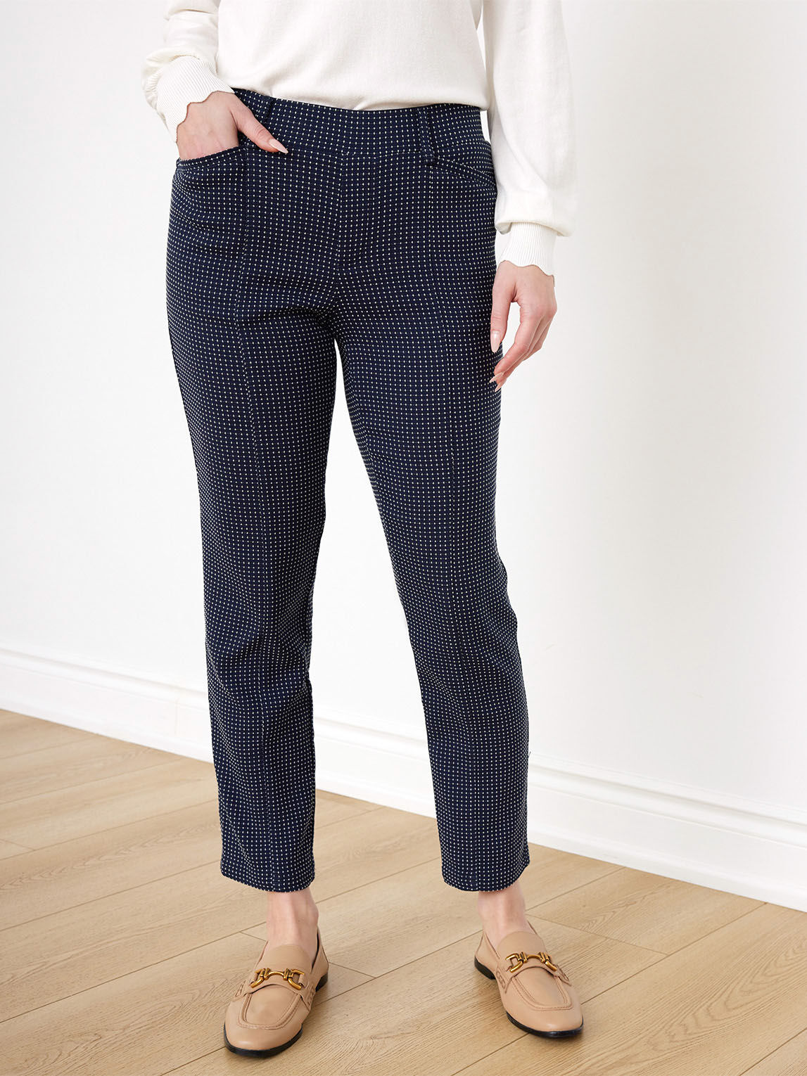 Narrow top leg trousers