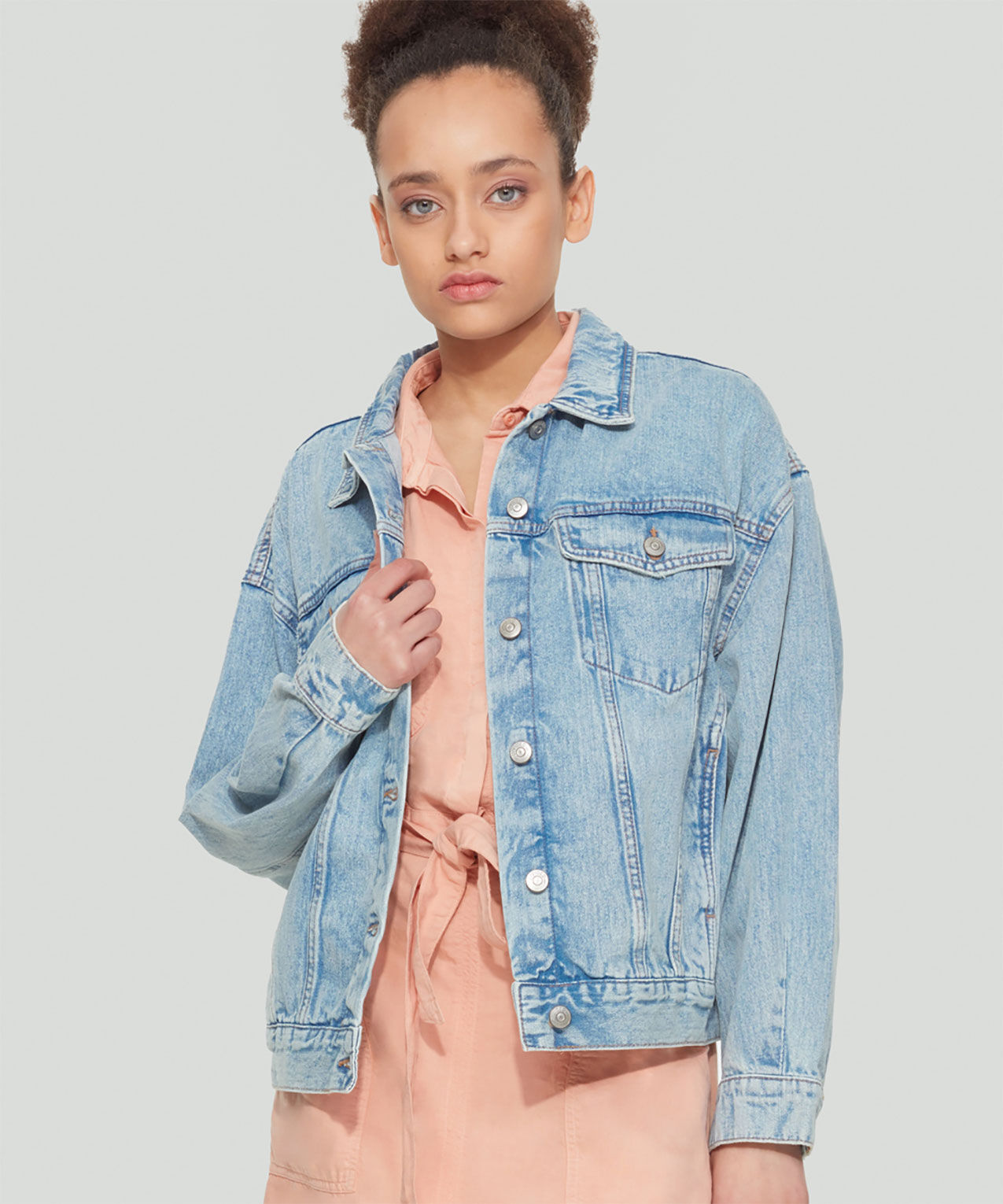 Dex Distressed Denim Jacket Cleo 4000008164