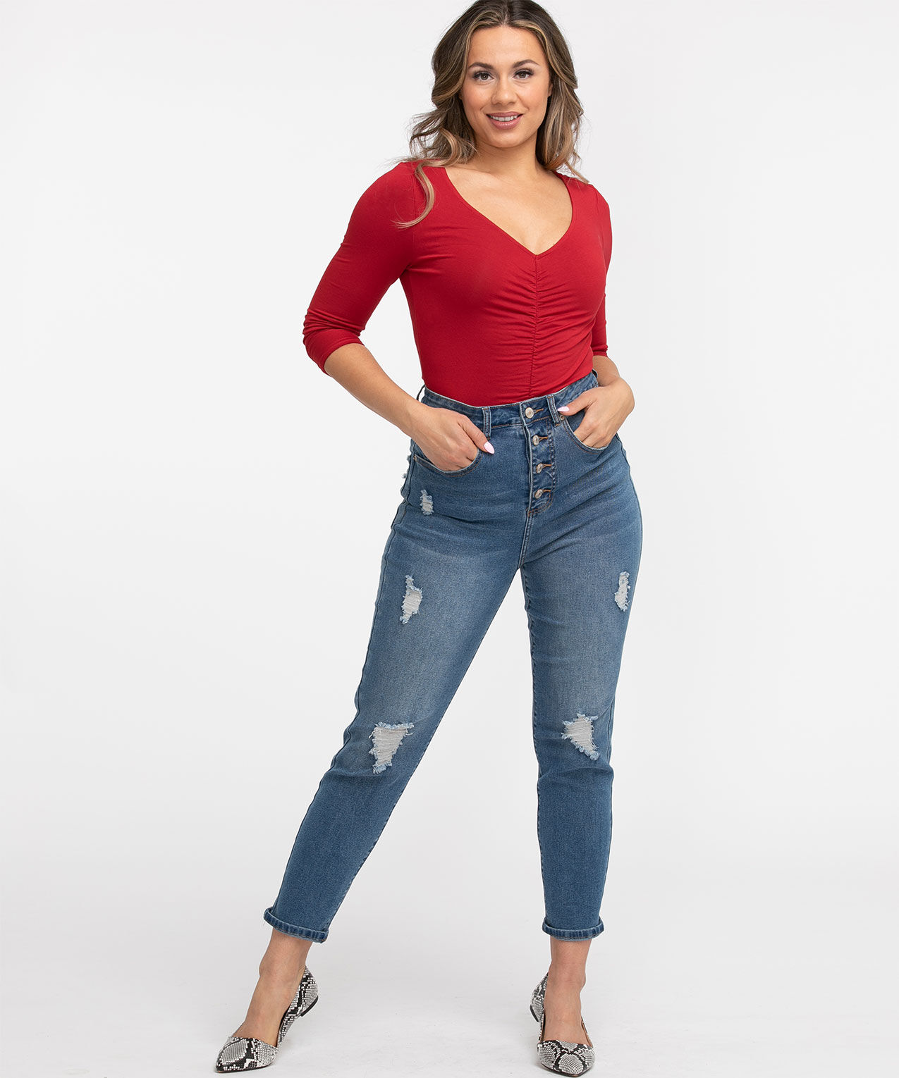 Distressed High Rise Mom Jean Cleo 4000004547