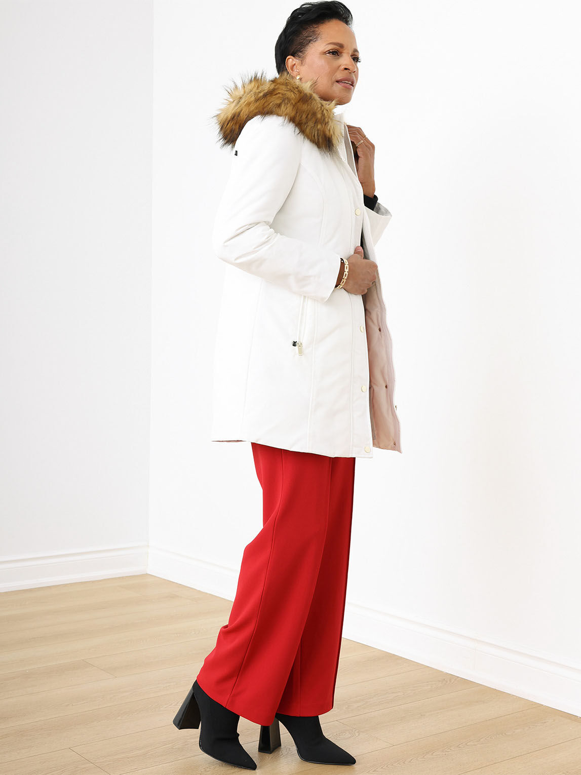 Winter white coat outlet with fur collar
