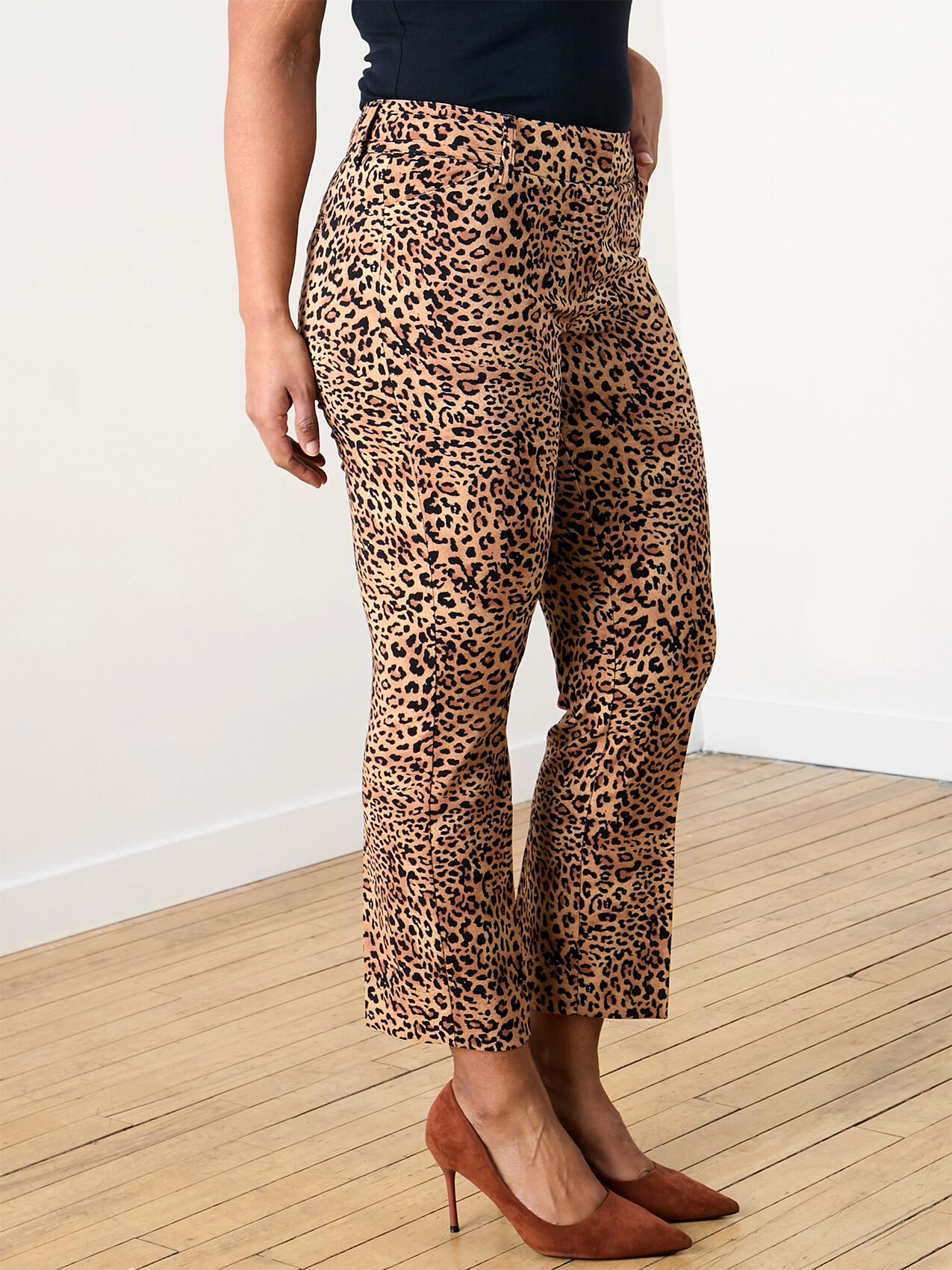 Leah Petite Straight Ankle Pant in Leopard Print Cleo 4000009529 Leah Petite Straight Ankle Pant in Leopard Print Cleo 4000009529