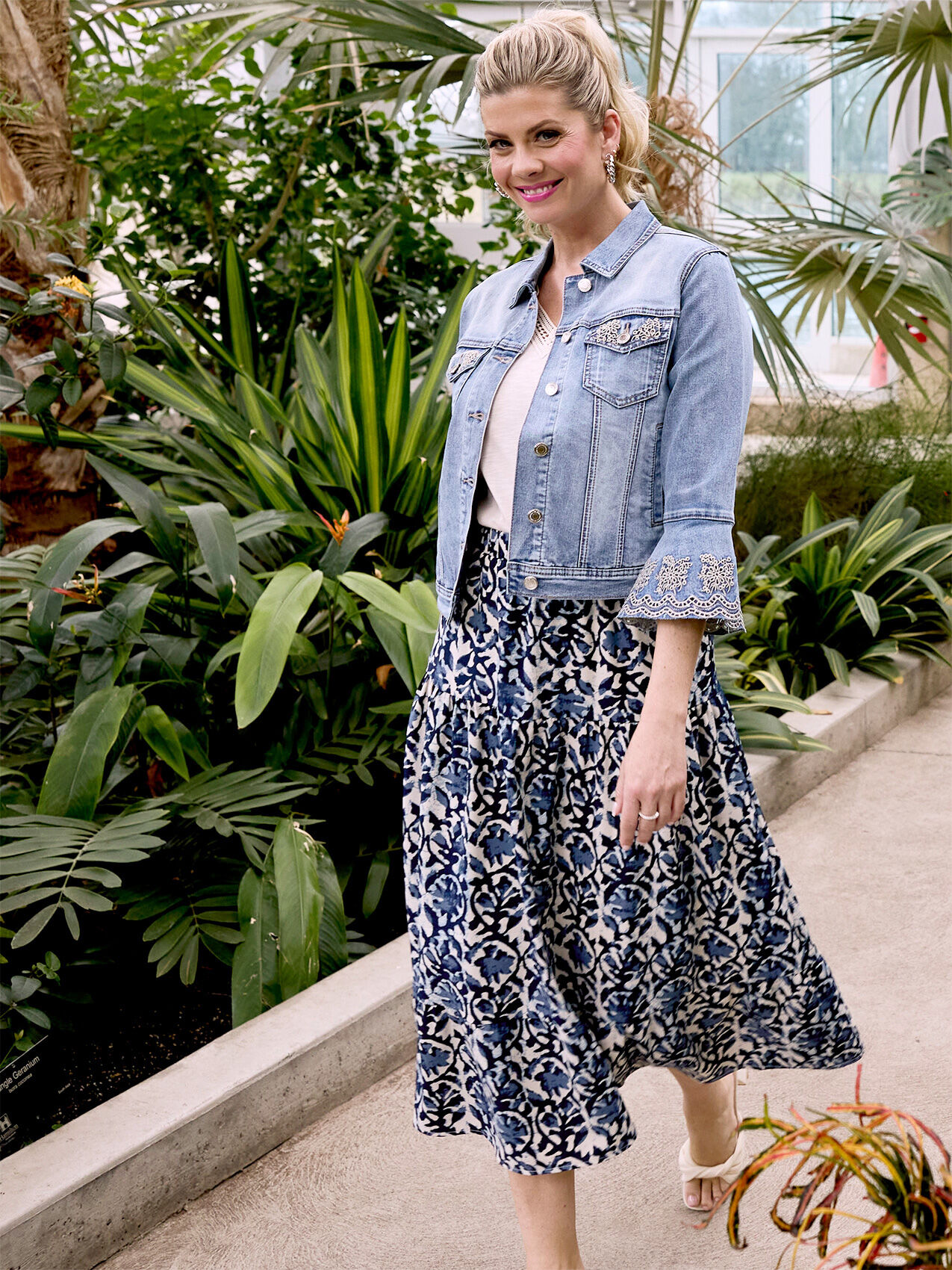 Bell Sleeve Light Wash Jean Jacket Cleo 4000009762
