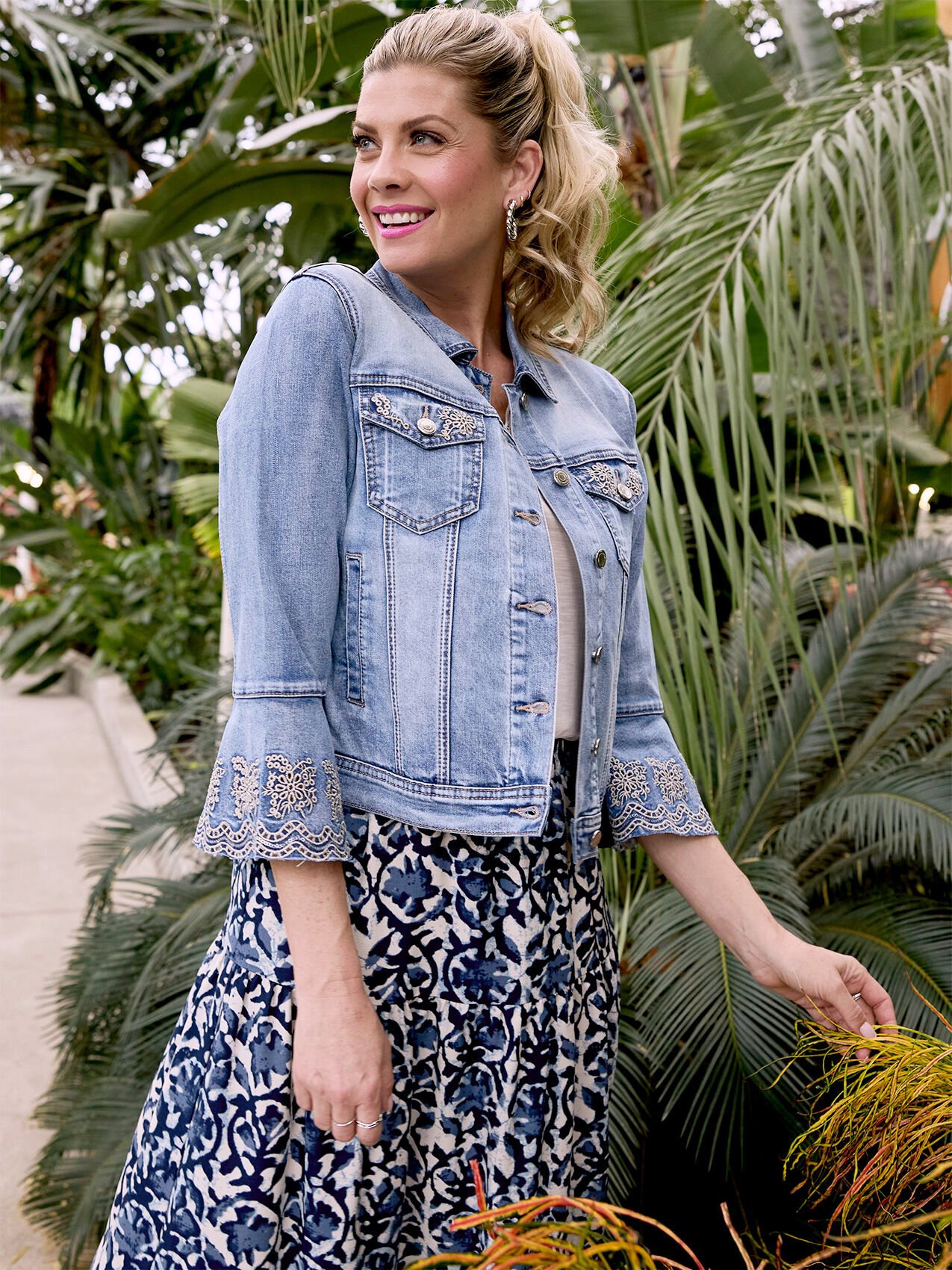 Bell Sleeve Light Wash Jean Jacket Cleo 4000009762