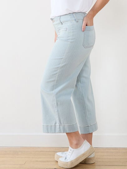 Haylie Petite Wide Leg Crop Jeans