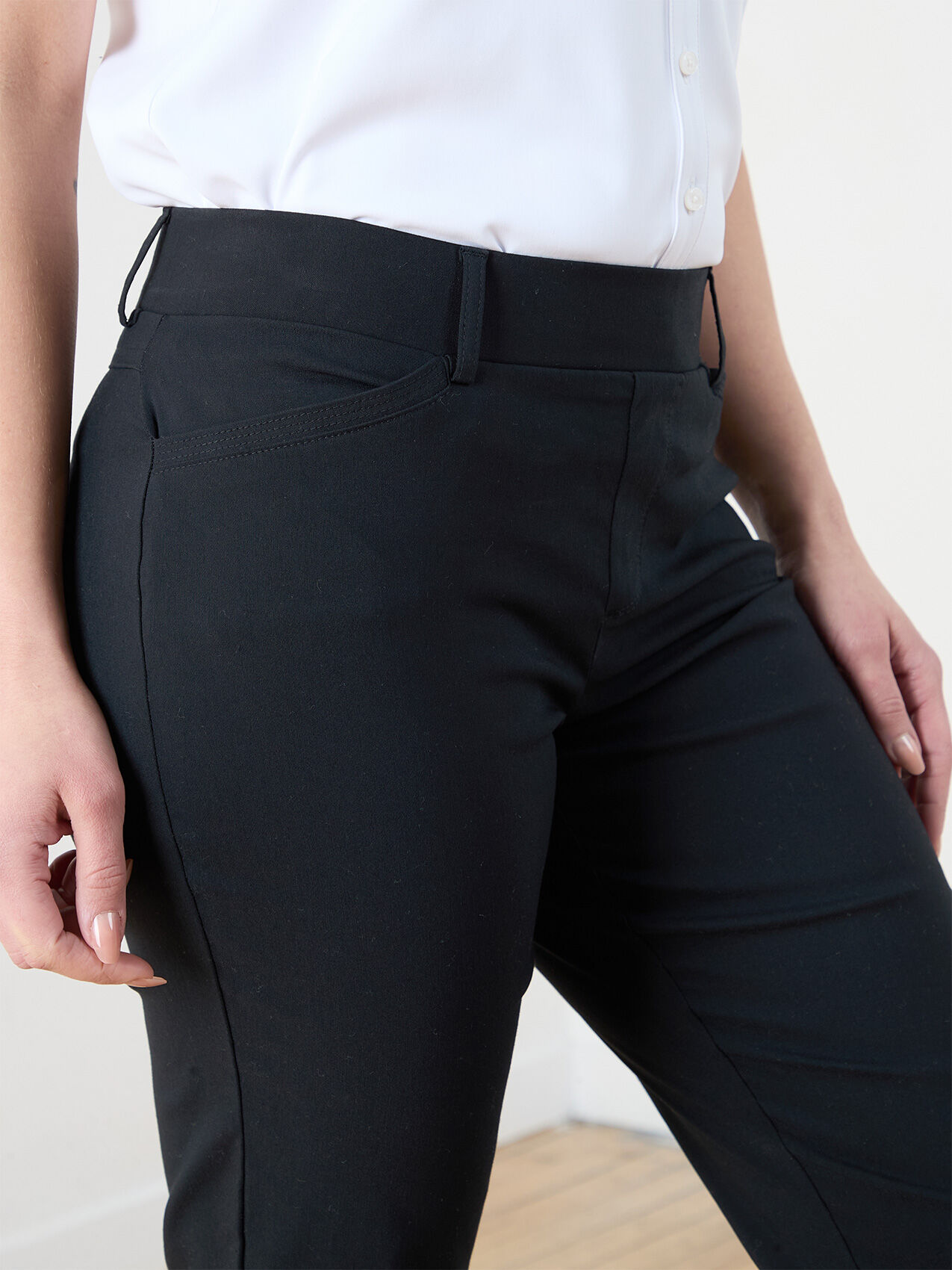 Emily slim microtwill capri pant in Black Cleo Black S