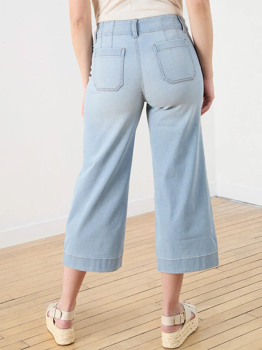 Knee cropped jeans hotsell