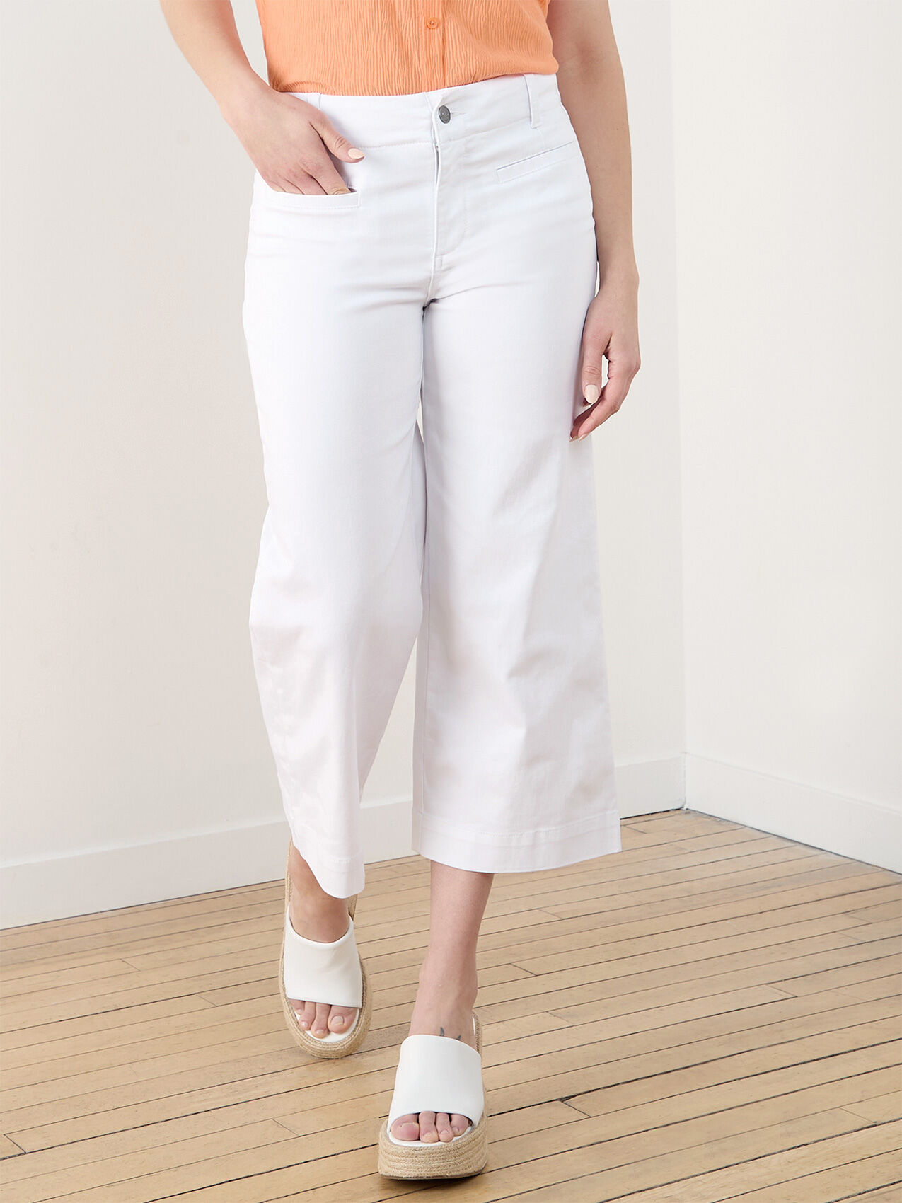 Haylie Wide Crop Jeans in White Cleo 4000009539