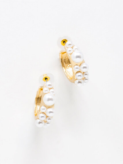 Small Gold Hoop Earrings with White Pearls Image 3