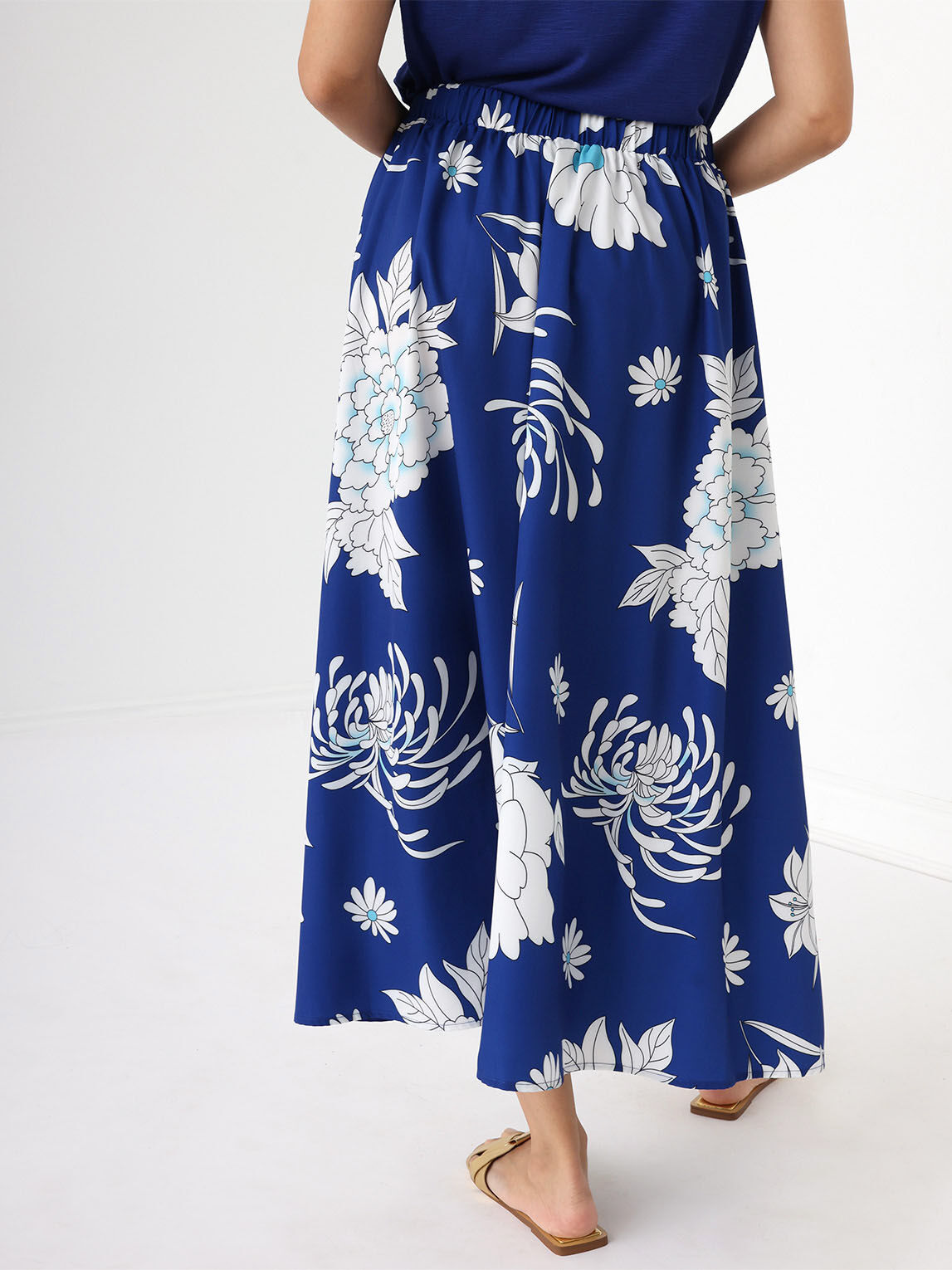 Blue floral maxi skirt 2025
