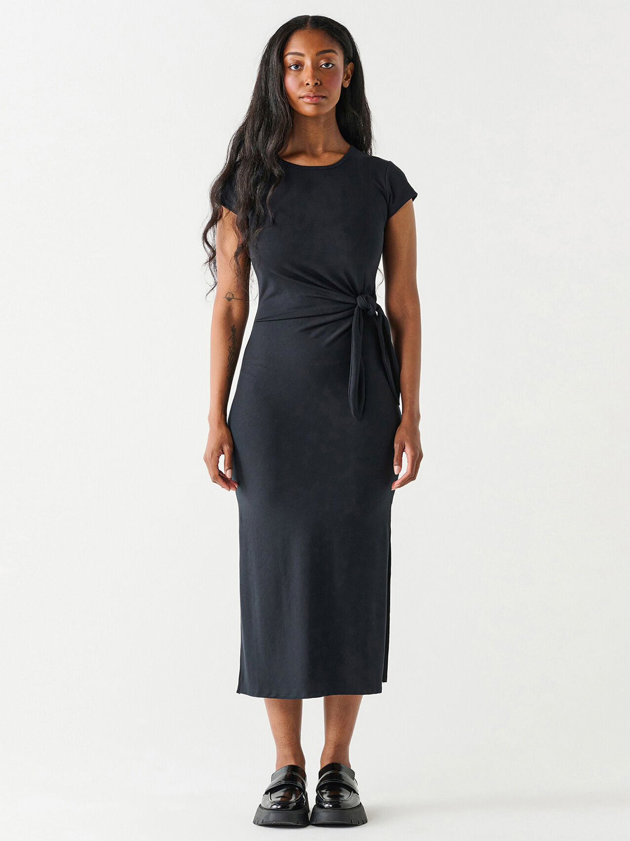 Black short sleeve midi dress 2025