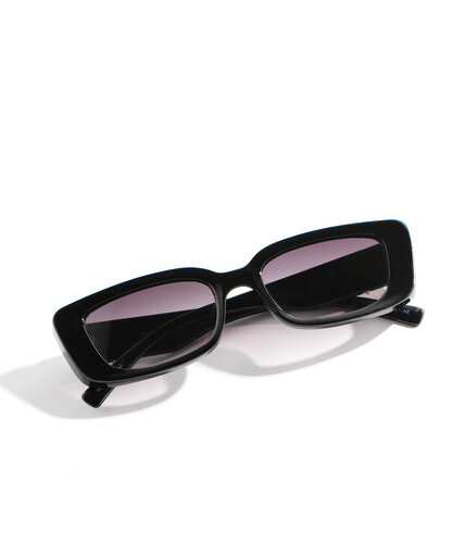 Black Almond Frame Sunglasses Image 3